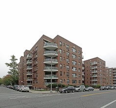 9511 Shore Rd in Brooklyn, NY - Foto de edificio - Building Photo
