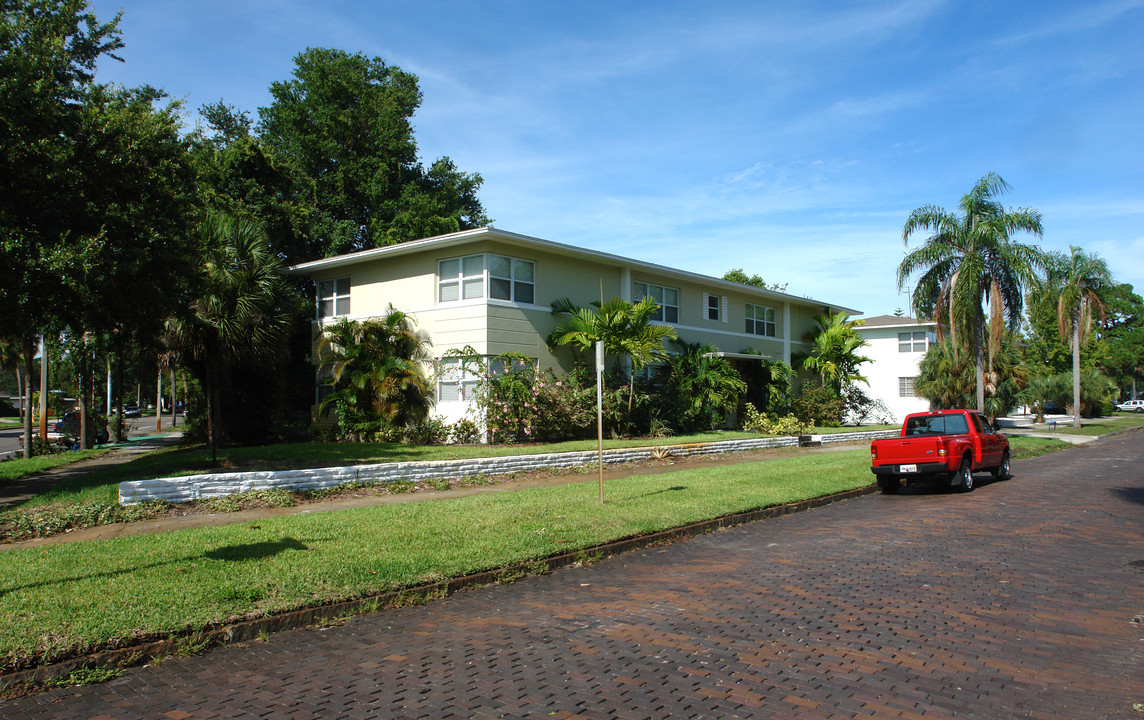 570 12th Ave NE in St. Petersburg, FL - Building Photo