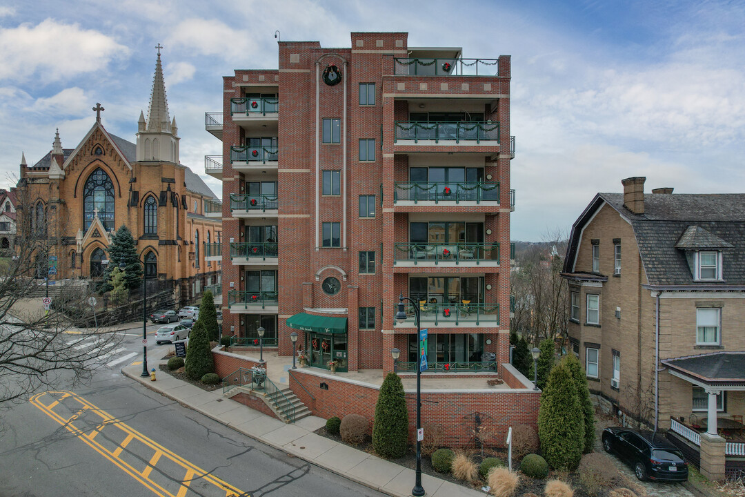 Vista Grande Condominiums in Pittsburgh, PA - Building Photo