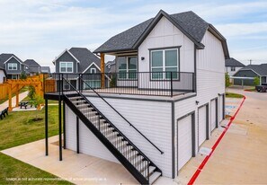 10051 Conover Cmns Cir in Fort Worth, TX - Building Photo