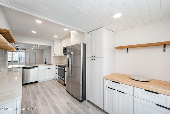 290 Paradise Blvd in Indialantic, FL - Building Photo - Building Photo