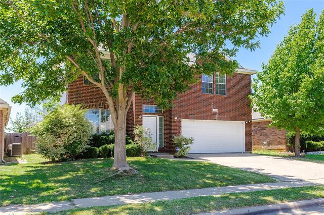 513 Pineview Ln in Fort Worth, TX - Foto de edificio - Building Photo