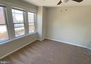 1522 S Myrtlewood St in Philadelphia, PA - Foto de edificio - Building Photo