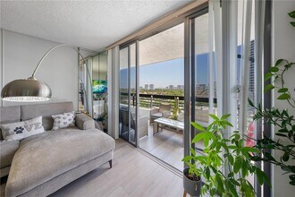 3530 Mystic Pointe Dr, Unit 1406 in Aventura, FL - Building Photo - Building Photo