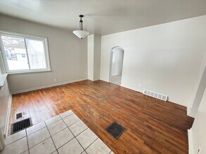 107 Sager Rd in Michigan Center, MI - Foto de edificio - Building Photo