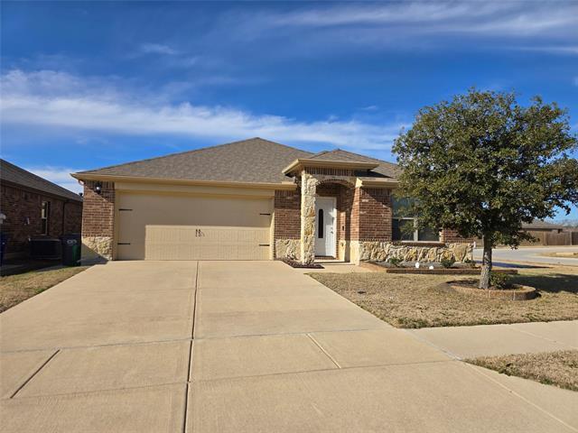 1501 Slate St in Princeton, TX - Building Photo