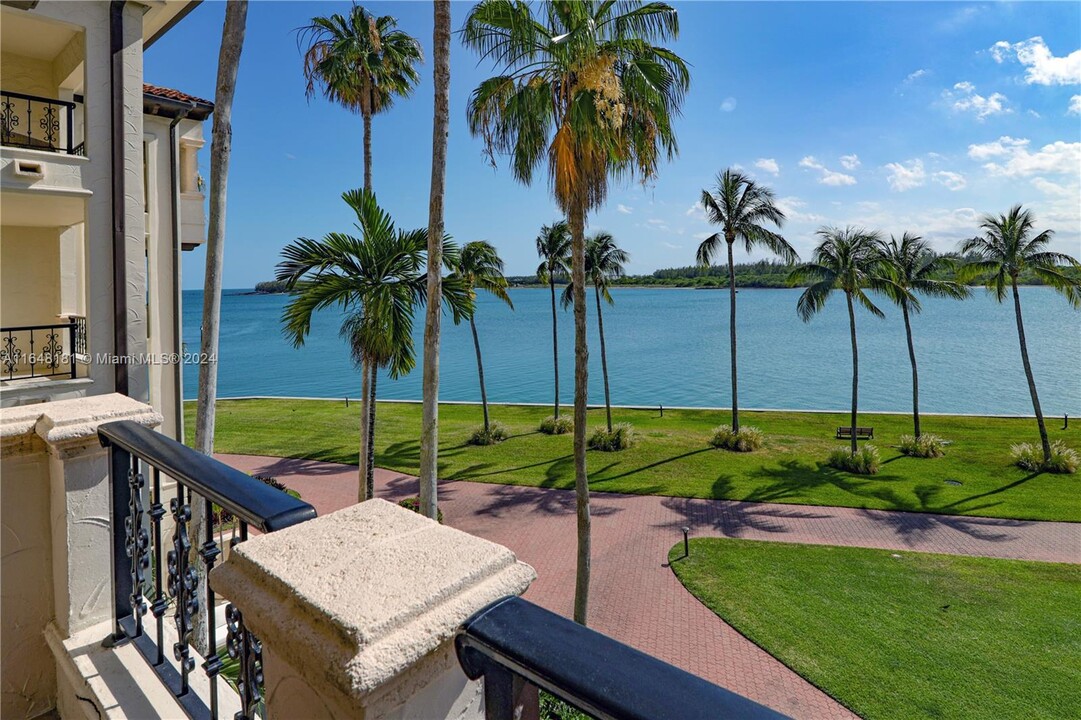 2235 Fisher Island Dr in Miami Beach, FL - Building Photo