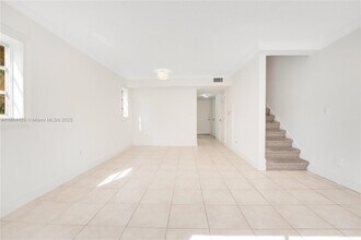 8500 SW 109th Ave in Miami, FL - Building Photo - Building Photo