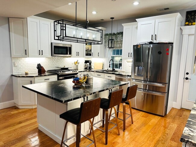 12 S Mason St, Unit 5 in Salem, MA - Foto de edificio - Building Photo