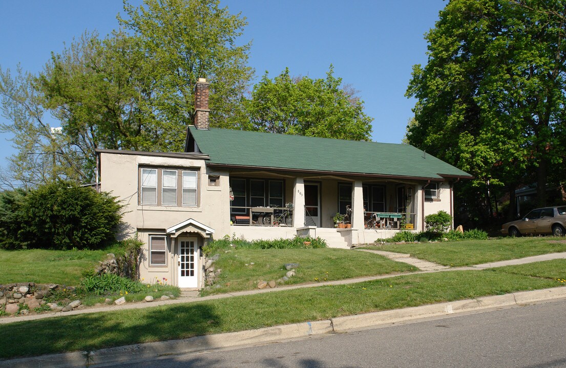 805 Spring St in Ann Arbor, MI - Building Photo