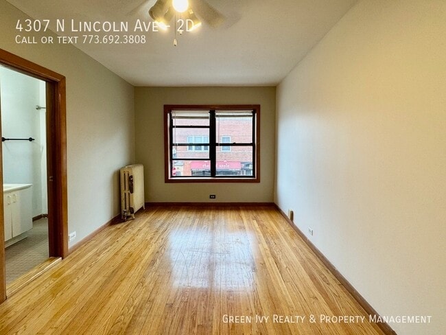 property at 4307 N Lincoln Ave