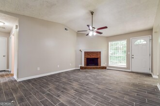 5250 Kirk Dr in Atlanta, GA - Building Photo - Building Photo