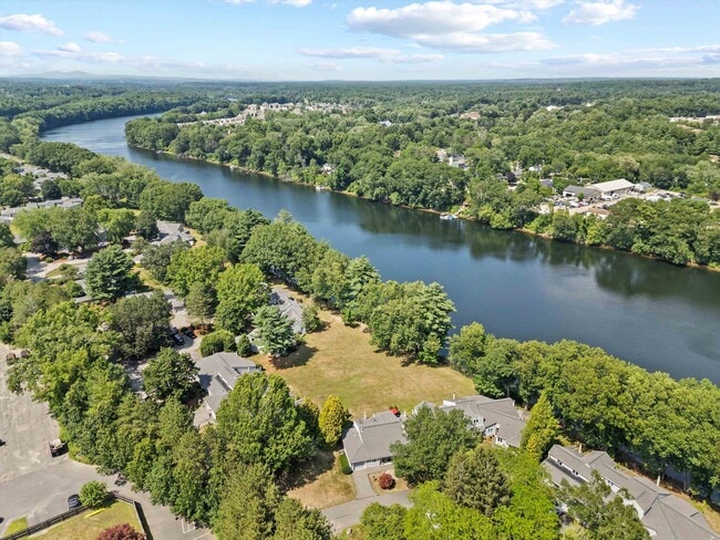 40 Walden Pond Dr in Nashua, NH - Building Photo - Building Photo