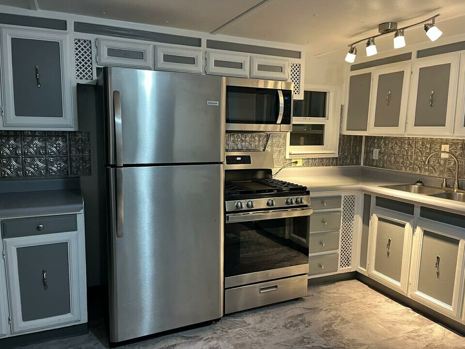 3189 Eastview Rd in East Helena, MT - Building Photo