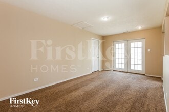 105 Oxford Ln in Glendale Heights, IL - Building Photo - Building Photo