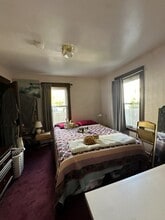 203 Everett St, Unit #1 in Boston, MA - Foto de edificio - Building Photo