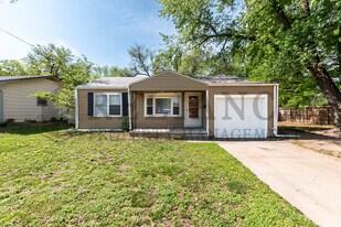 1401 W 34th St S in Wichita, KS - Building Photo