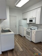 1500 N Claremont Cir in Marble Falls, TX - Foto de edificio - Building Photo