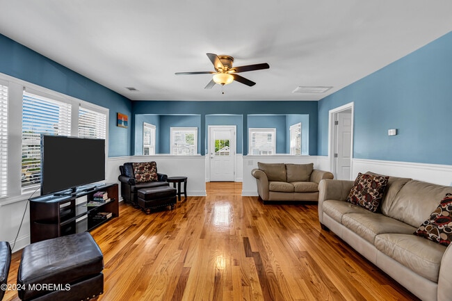 10 Pershing Ave in Manasquan, NJ - Building Photo - Building Photo