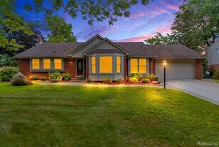 36939 Heatherton Dr in Farmington, MI - Building Photo