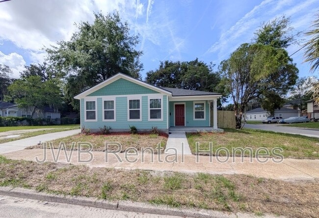 property at 2621 Silver St