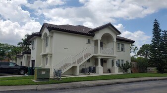 8804 NW 109th Pl in Doral, FL - Building Photo