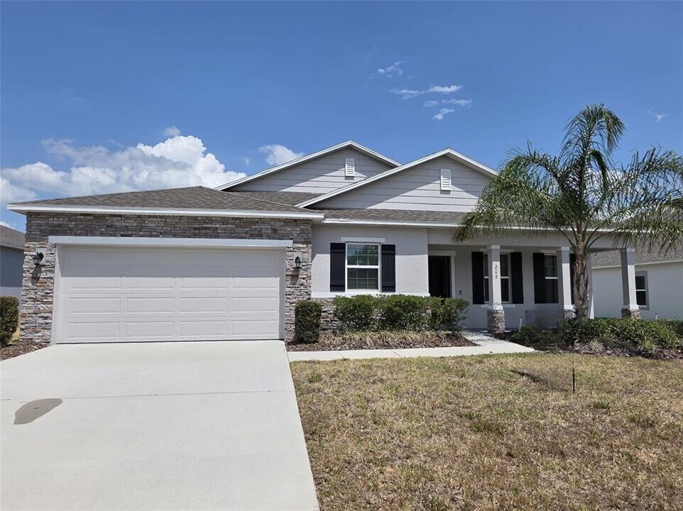 206 Barrington Dr in Haines City, FL - Building Photo