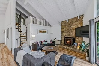 2364 Willard Rd in Hartford, VT - Building Photo - Building Photo