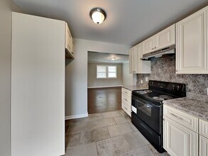 7745 Madrid Ave in Birmingham, AL - Foto de edificio - Building Photo