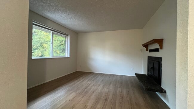 14801 132nd Ave E, Unit D in Puyallup, WA - Foto de edificio - Building Photo