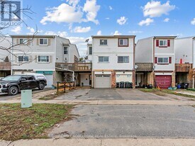 59 Scott Crescent in Barrie, ON - Building Photo