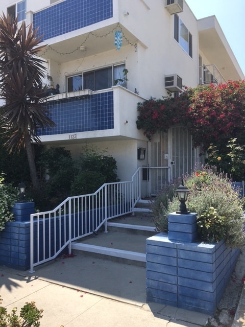 1123 S Wooster St, Unit 101 in Los Angeles, CA - Building Photo - Building Photo