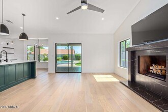 5715 E Campo Bello Dr in Scottsdale, AZ - Building Photo - Building Photo