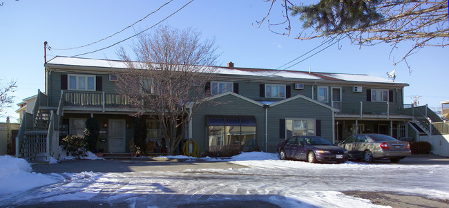 28 Tobin St in Fall River, MA - Foto de edificio - Building Photo