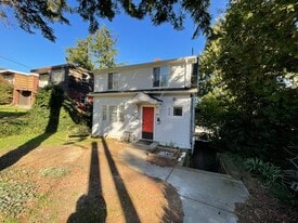 638 W Emerson St in Seattle, WA - Building Photo