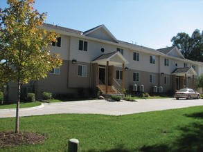 Spring Lake Apartments in Omaha, NE - Building Photo - Building Photo