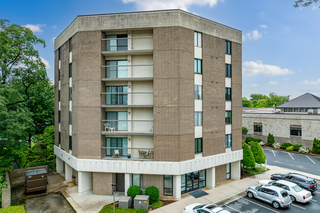 Market Center Towers in High Point, NC - Building Photo - Building Photo