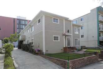 510-512 Kelton Ave in Los Angeles, CA - Building Photo - Building Photo