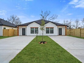 9114 Everglade Dr in Houston, TX - Building Photo