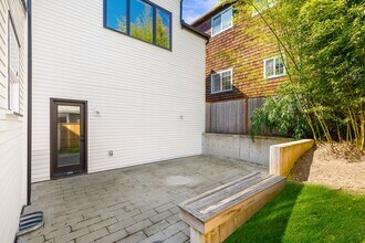 626 N 65th St in Seattle, WA - Building Photo - Building Photo
