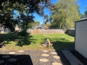 512 Montgomery Rd in Montgomery, IL - Building Photo - Building Photo