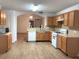 1515 Thornhollow Dr in Houston, TX - Building Photo