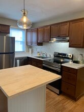 5 Cordage St, Unit 2 in Plymouth, MA - Foto de edificio - Building Photo