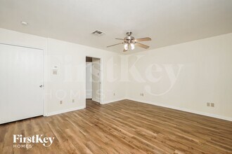 113 Ocotillo in Jourdanton, TX - Building Photo - Building Photo