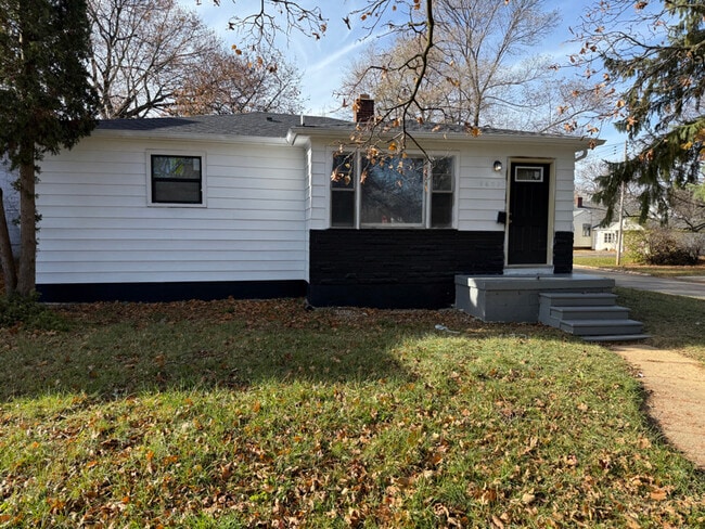 property at 1602 Knapp Ave