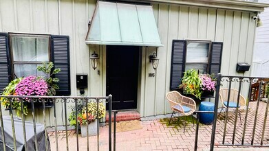 1005 Hill St, Unit UnitA in Cincinnati, OH - Building Photo - Building Photo