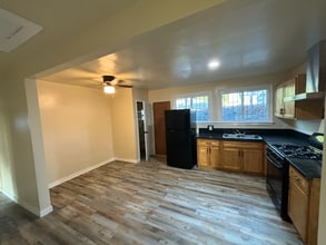 1129 E 103rd St in Los Angeles, CA - Building Photo - Building Photo