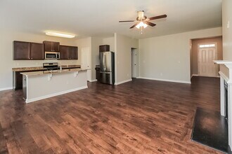 141 Ivey Meadow Dr in Dallas, GA - Foto de edificio - Building Photo