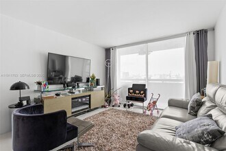 1775 Washington Ave in Miami Beach, FL - Building Photo - Building Photo