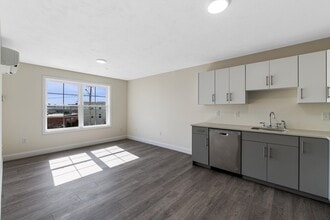 472 Essex St in Lynn, MA - Building Photo - Building Photo